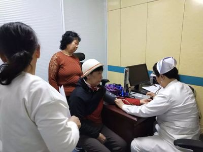 潘家园街道妇联开展“2018关爱妇女健康体检”活动，提供全面健康咨询