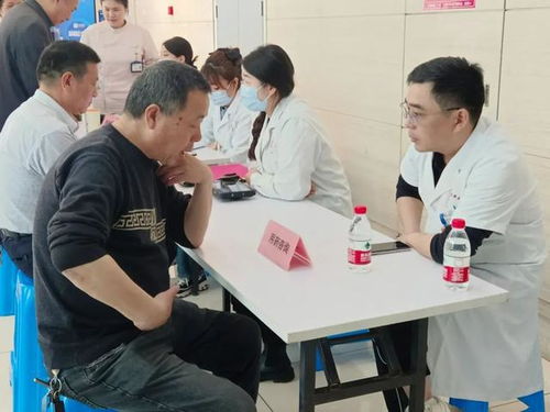 政策咨询与健康义诊 为楼宇工作者送上贴心服务与健康关怀